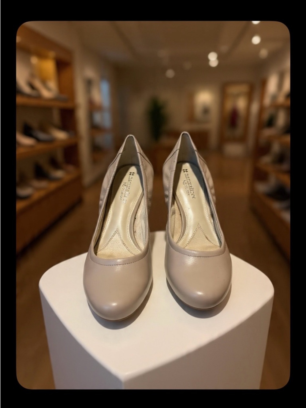 Naturalizer Stargaze Leather Rounded-Toe 2”Pumps 7W